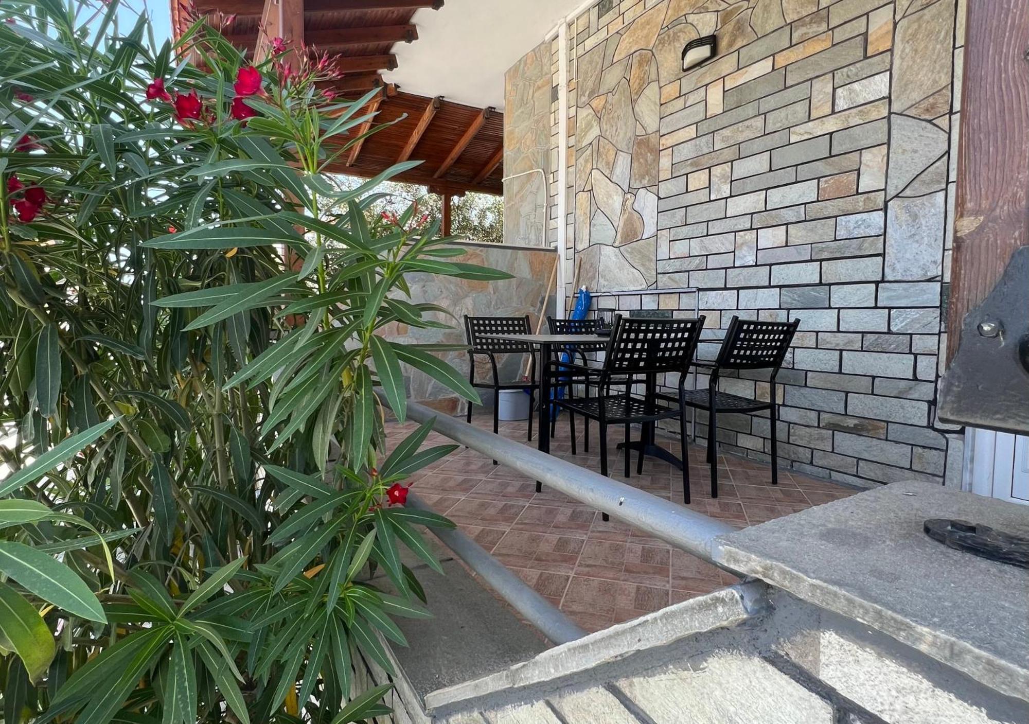 Villa Kostas Accommodations - เนอาวรัสนา ภายนอก รูปภาพ